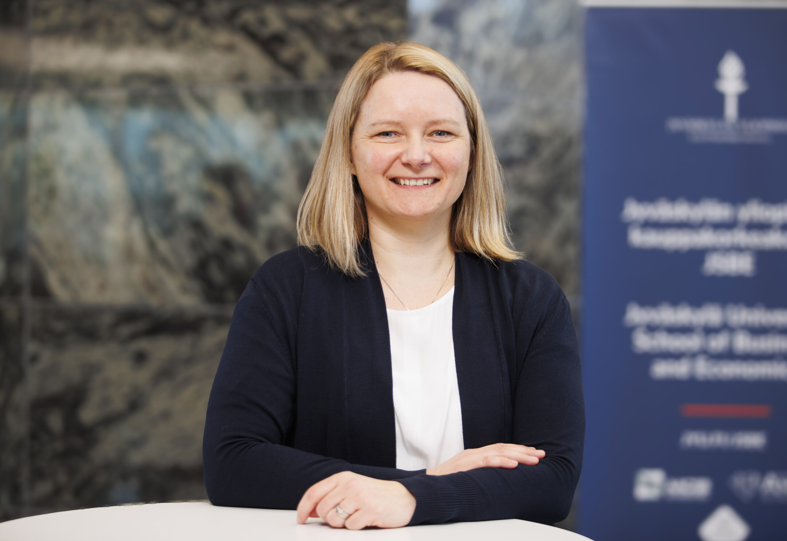 Jyväskylän yliopiston Kauppakorkeakoulu, työelämäprofessori Susanna Horn, ympäristöjohtaminen